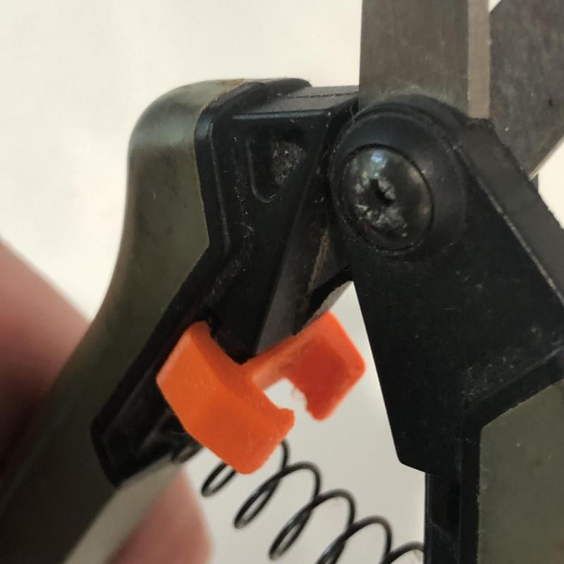 Replacement slide lock for use with Fiskars Softouch Micro-Tip Pruning Snips