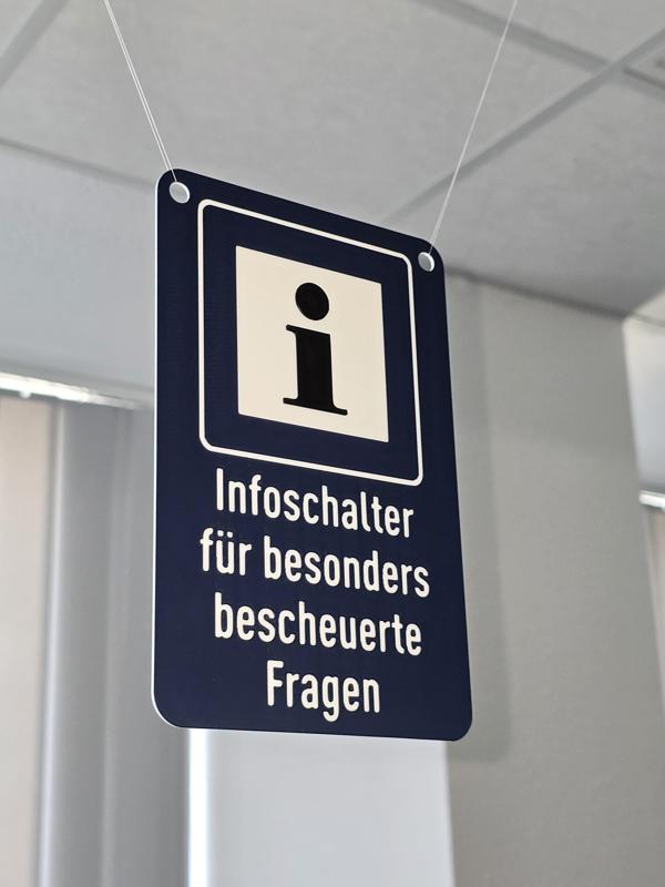 Schild - Infoschalter für besonders bescheuerte Fragen