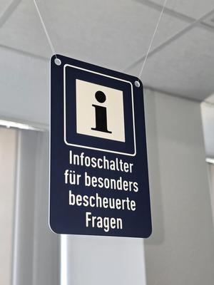 Schild - Infoschalter für besonders bescheuerte Fragen