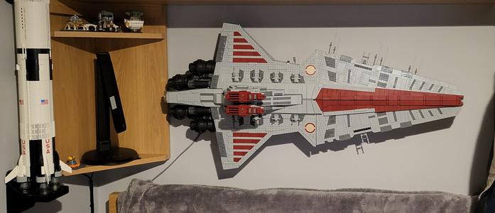 LEGO Star Wars 75367 UCS Venator Wall Mount 