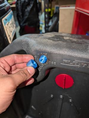 Oil drain pan breather- screw on