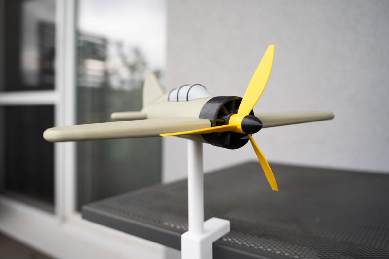 Airplane wind spinner