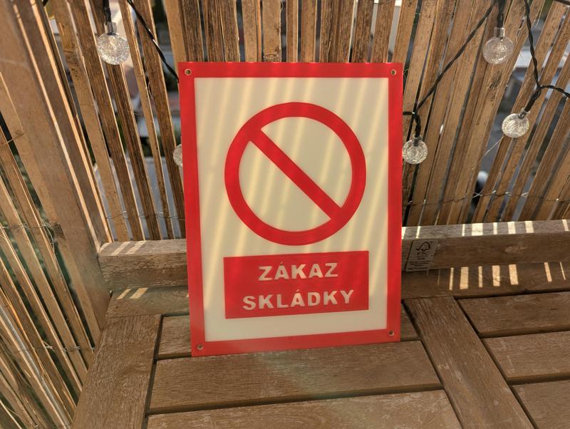Zákaz skládky