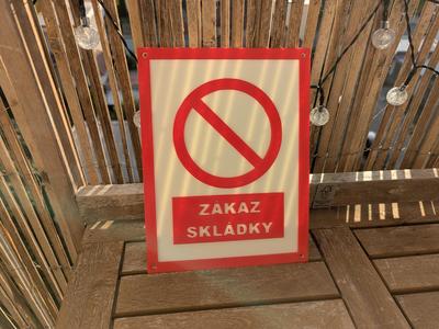 Zákaz skládky