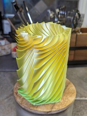 Fin Vase (Hexagon)