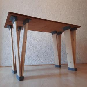 stable Desk