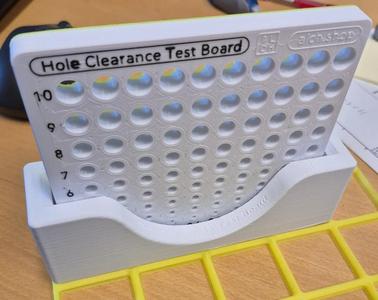 Hole clearance test board gridfinity support 1x4   