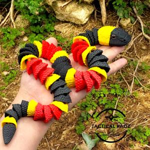 Articulated Coral Snake | Pre-Painted + Optional 8mm Glass Eye Version