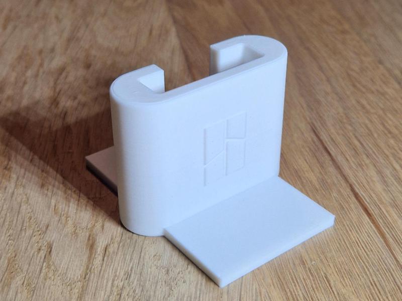 Scraper holder with skirt