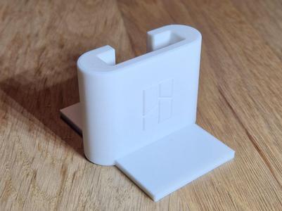 Scraper holder with skirt