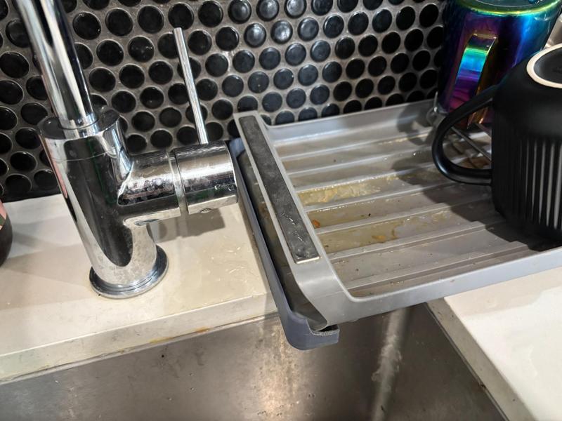 Expanding Dish Drying Rack Gutter