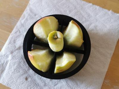 Kitchen Apple peeler. Apple cutter