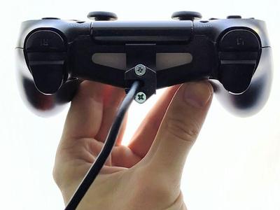 PlayStation DualShock 4 Cable Guard
