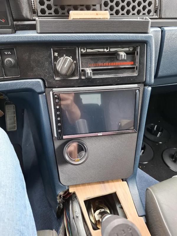 Volvo 740 Stereo dubbledin frame