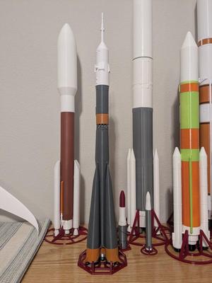 Soyuz Rocket - 1:100 - Russia