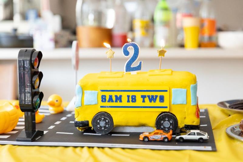 Cake Riser Platform + Wheels (for Bus Cake)