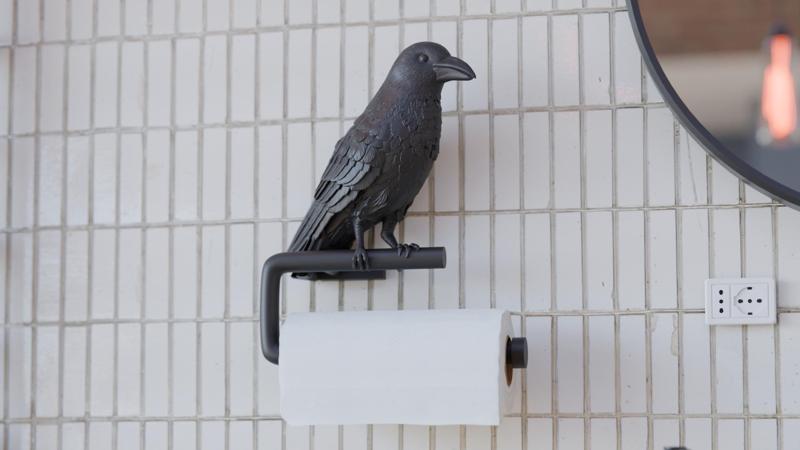 Raven Paper Towel Holder – Bold Wall-Mounted Kitchen or Bathroom Decor Inspired by Gothic and Nature