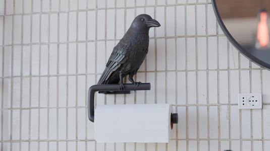 Raven Paper Towel Holder – Bold Wall-Mounted Kitchen or Bathroom Decor Inspired by Gothic and Nature