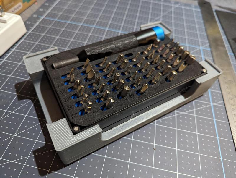 iFixit Mahi case holder
