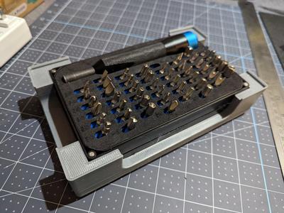iFixit Mahi case holder