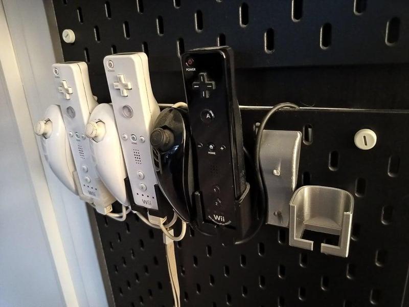 Skadis mount for wiimote + nunchuck