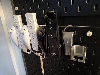 Skadis mount for wiimote + nunchuck