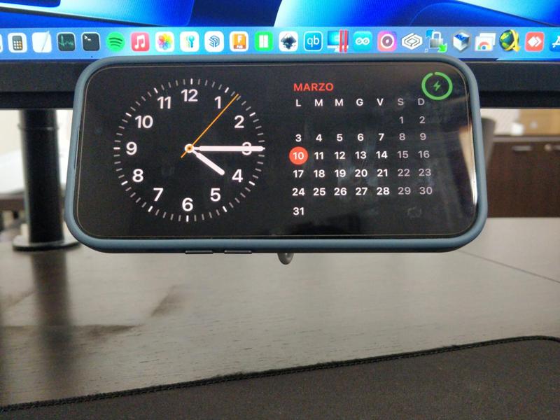 MagSafe Samsung Monitor Stand
