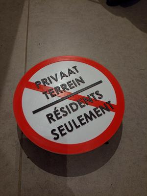 Forbidden Sign - Residents Only / Privaat Terrein / Residents Seulement