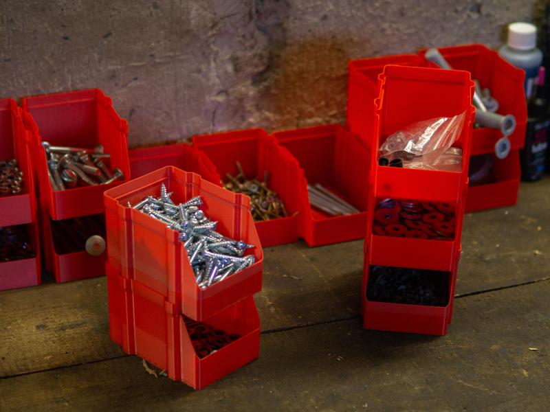 Stackable Screw Bin with Minimal Filament Use