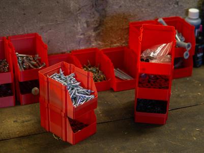 Stackable Screw Bin with Minimal Filament Use