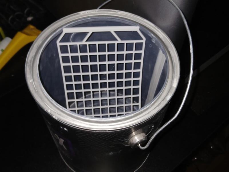 Paint grid for gallon can