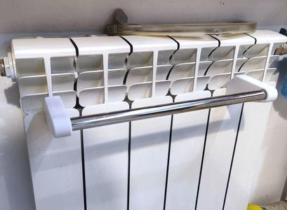 Towel rack for radiator