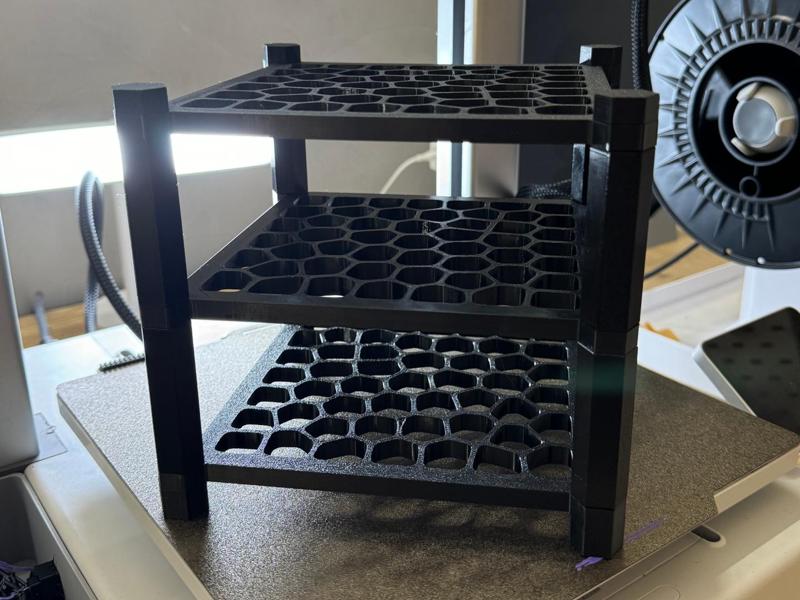 Stackable Voronoi Shelves