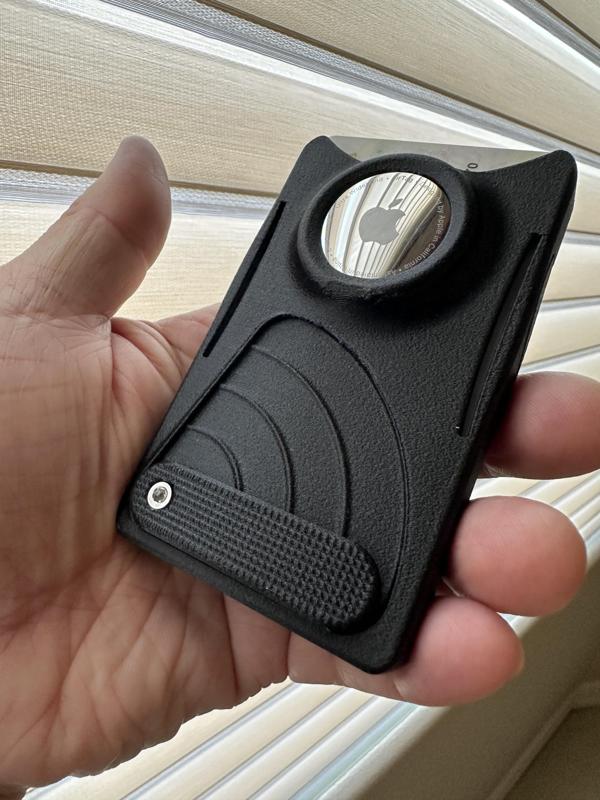 Cascade AirTag MagSafe wallet - Lefty and Righty