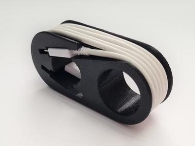 Travel cable organizer USB-C to USB-C