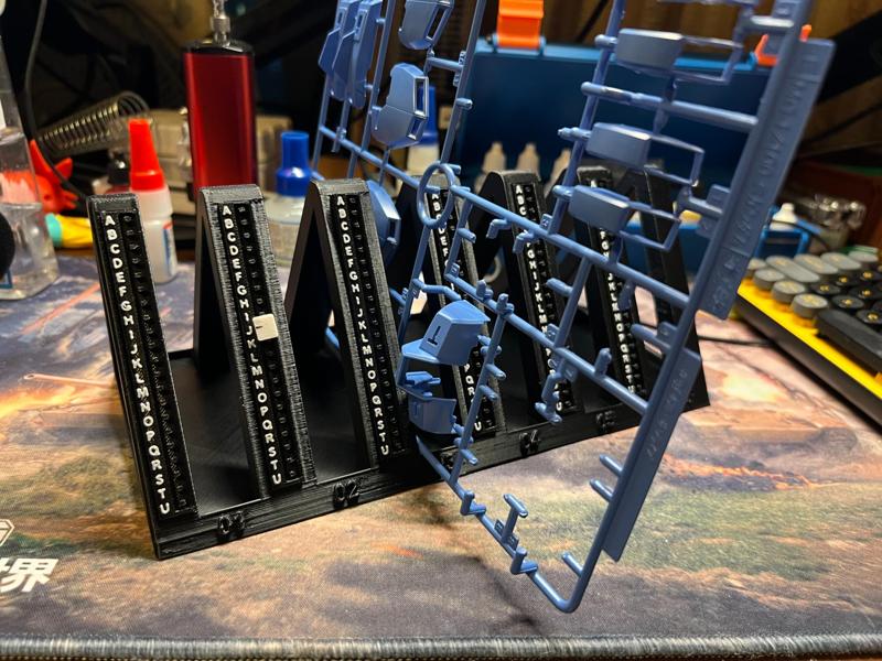 gundam runner stand with indicators V1