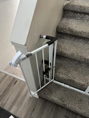 Regalo Easy Step Baby Gate Hold Open