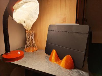 Wave Vertical Laptop Stand