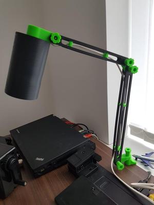 Modular articulating desk lamp