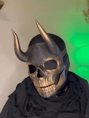 ARTICULATED SKULL MASK WITH HORNS