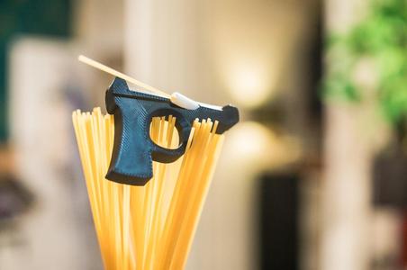 Spaghetti Gun! - it shoots Spaghetti!