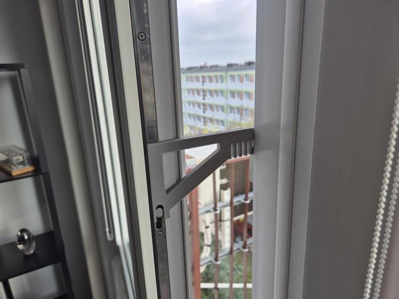 Balcon door lock door limiter 108 - 148mm