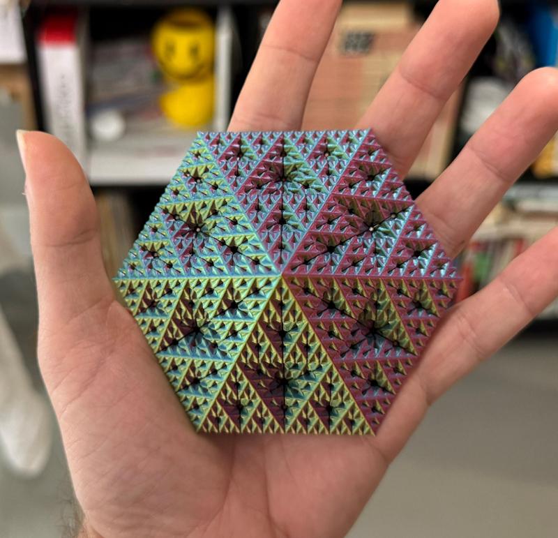Sierpiński Snowflake Fractal Pyramid - Level 4 (Vase Mode)