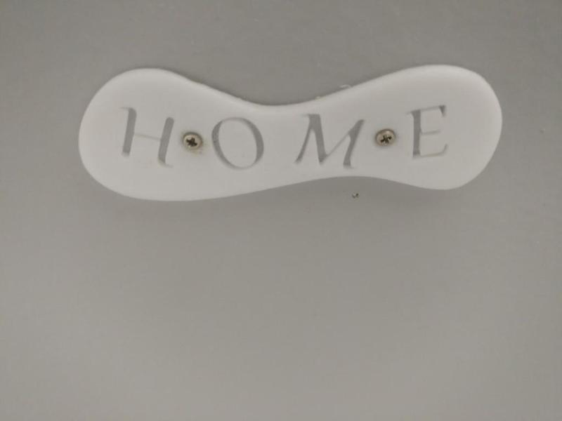 Wall protection plate for wc lid