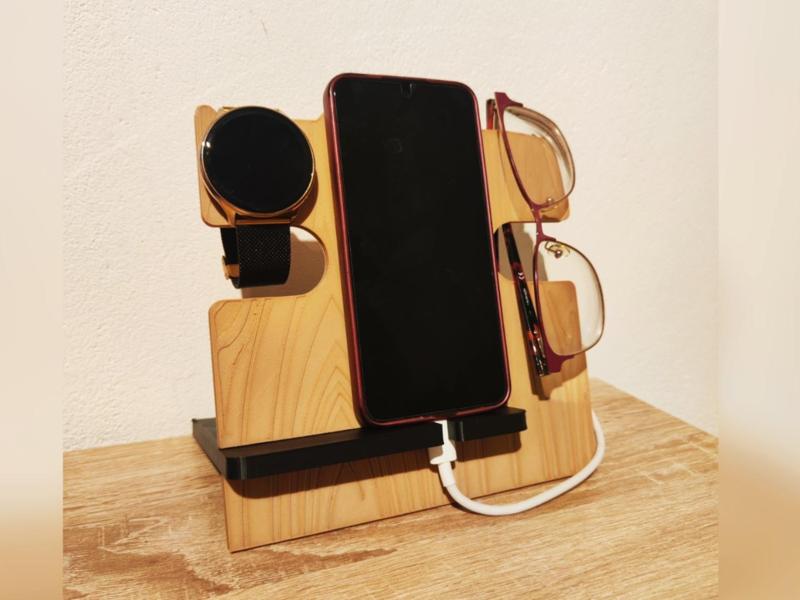 Organizer with wooden structure