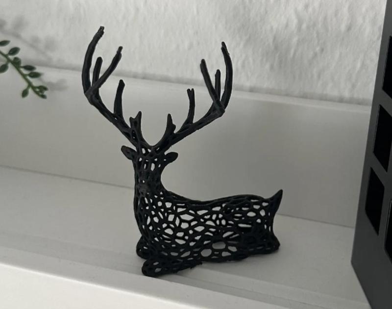 Christmas Deer Voronoi 