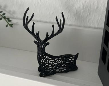 Christmas Deer Voronoi 
