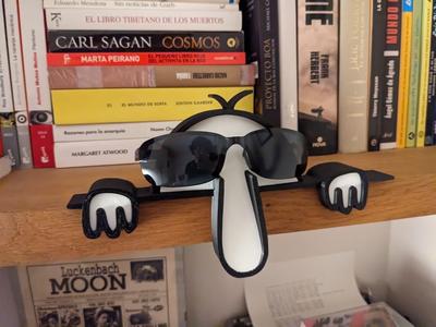 Kilroy Eyeglass Holder