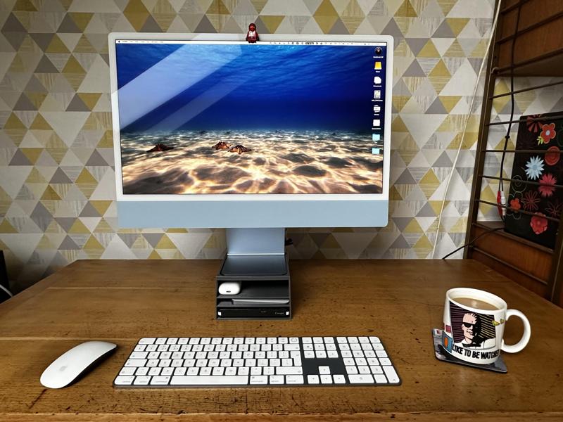 iMac stand with shelves