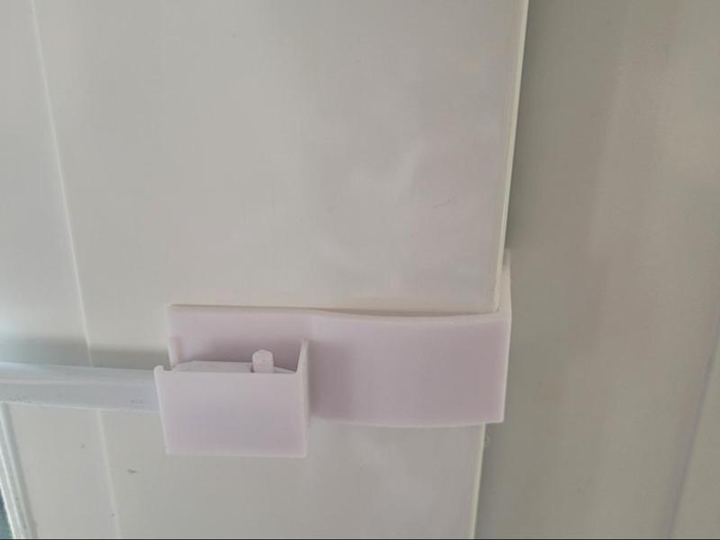 Curtain clips